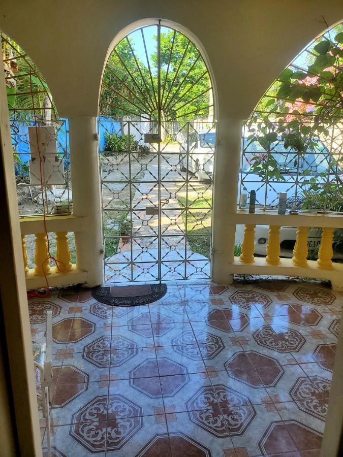 Fay Guest House Negril Exteriör bild