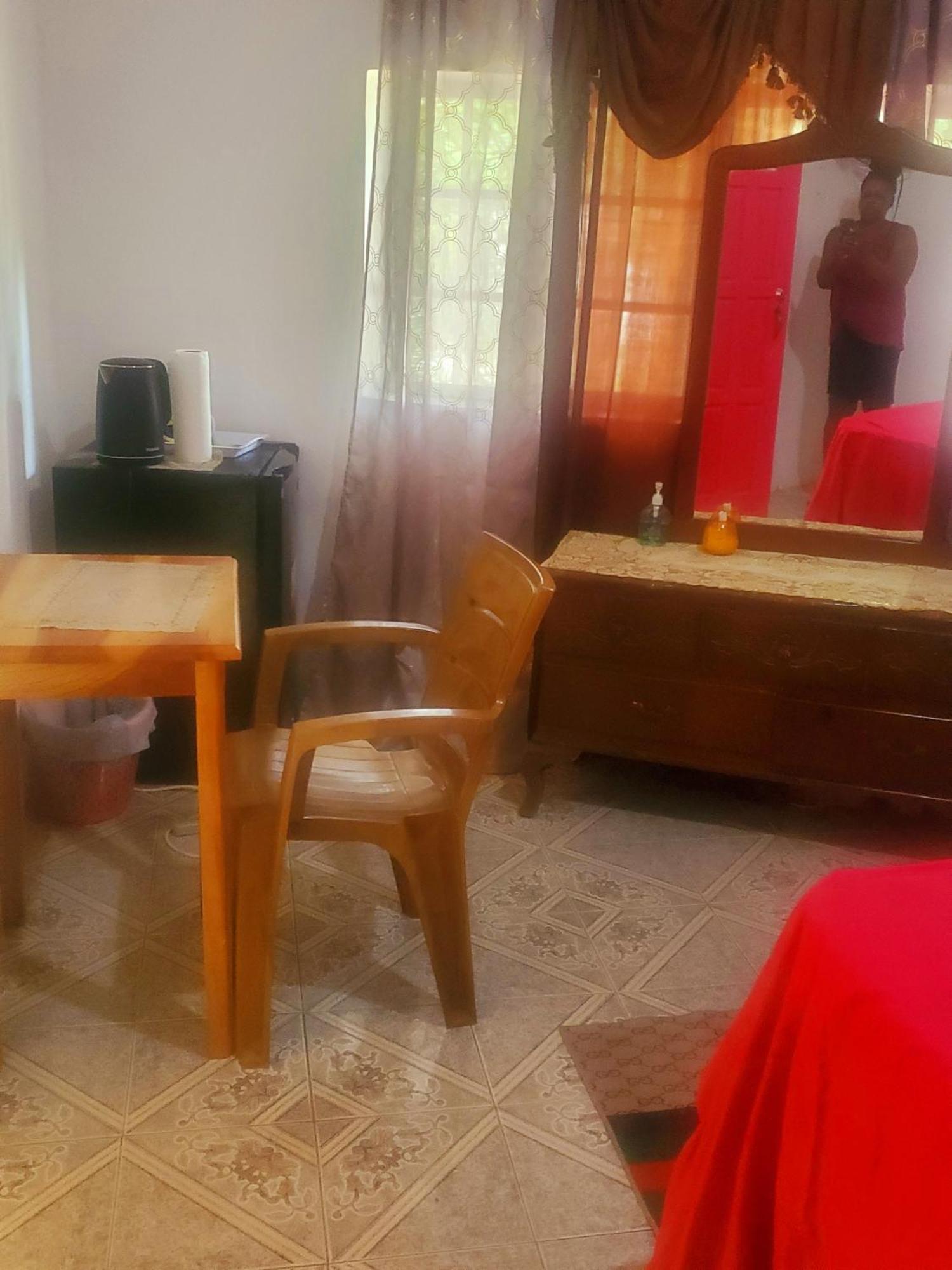 Fay Guest House Negril Rum bild
