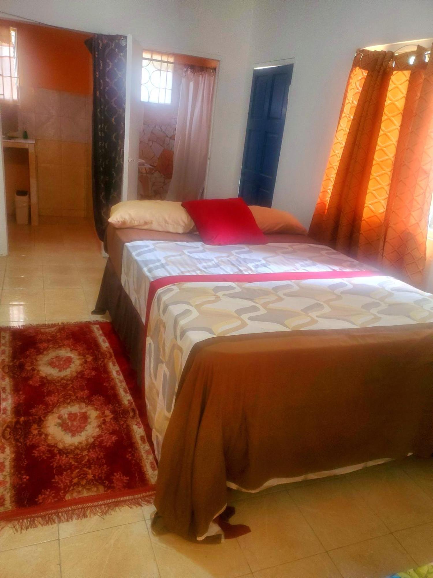 Fay Guest House Negril Rum bild