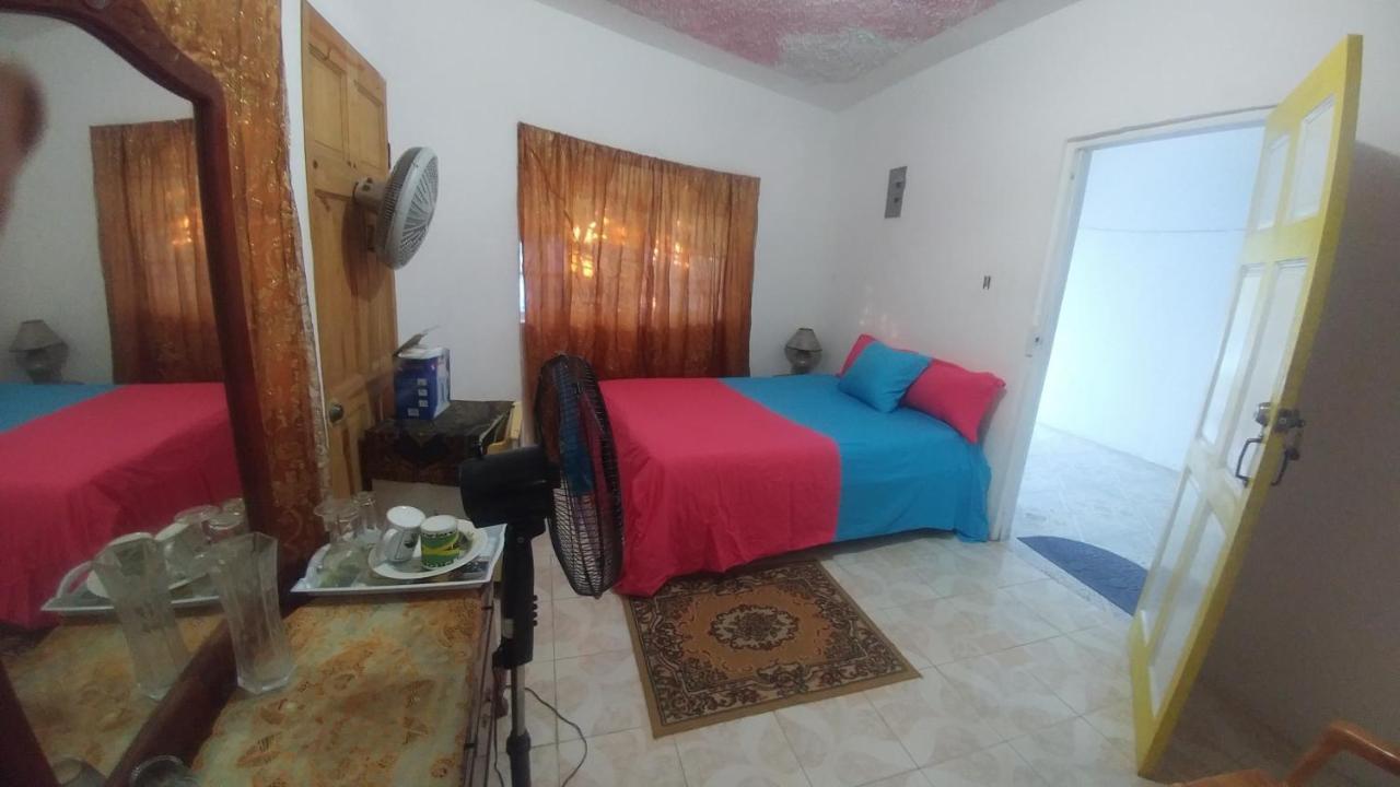 Fay Guest House Negril Exteriör bild